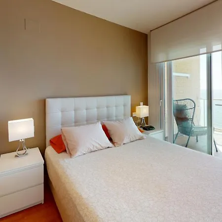 Bright Sea Views Apartment
